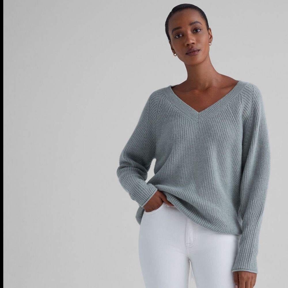 Club Monaco 100% Cashmere V-neck Sweater - XS
